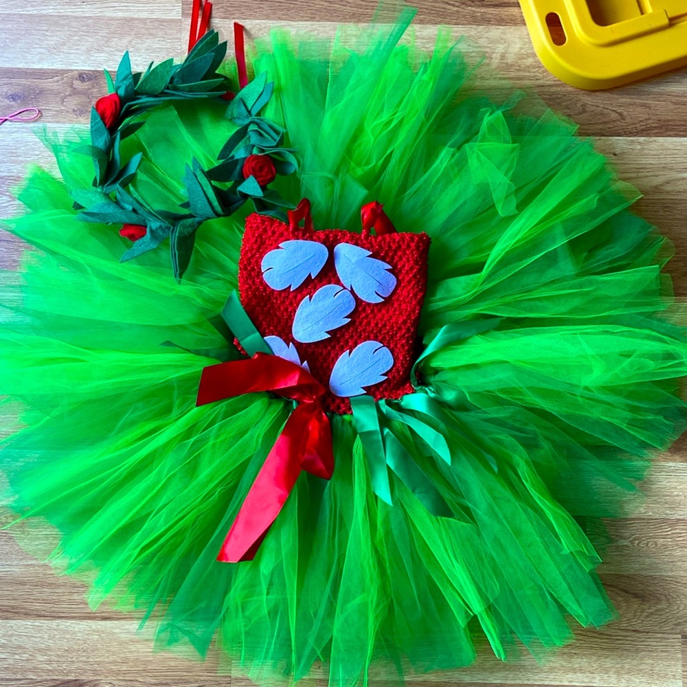 Lilo costume with headpiece.